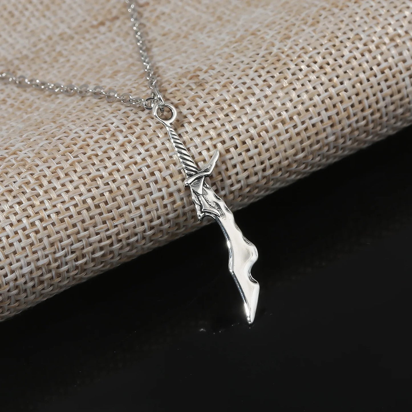Solo Leveling Short Blade Necklace